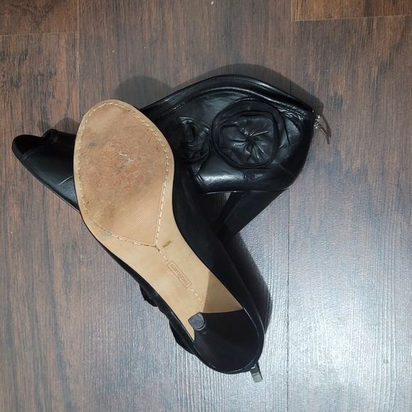 Vince Camuto Ankle Bootie - Picture 5 of 5